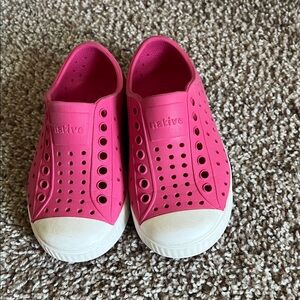 Native Kids Fuchsia and White Water Shoes